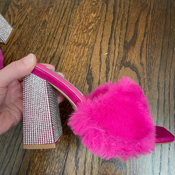 Cape Robbin Pink Fuzzy Sandal - Picture 2 of 4